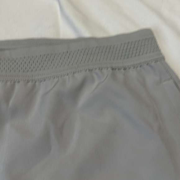 Fabletics Gray Athletic Shorts XL No Liner Pockets - Picture 4 of 6
